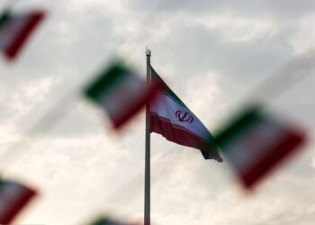 سیاسي فعالانو؛ ایران کې د احتمالي جګړې خبرداری ورکړی