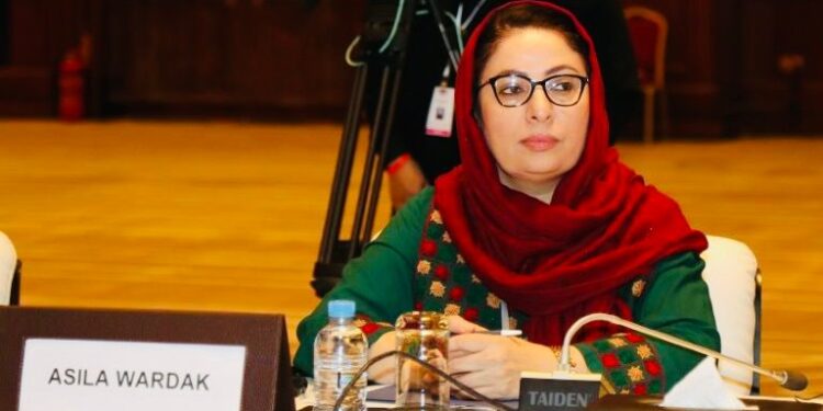 اصیلا وردګ: د افغانستان ډېری سفیرانو په بهر کې غلا او چور پیل کړی