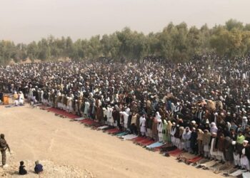 کندهار کې زرګونو خلکو د استسقا لمونځ ادا کړ