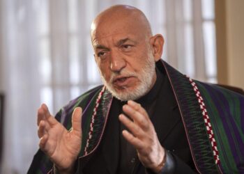 حامد کرزی: نړيوال دې له طالبانو سره تعاملاتو ته ادامه ورکړي