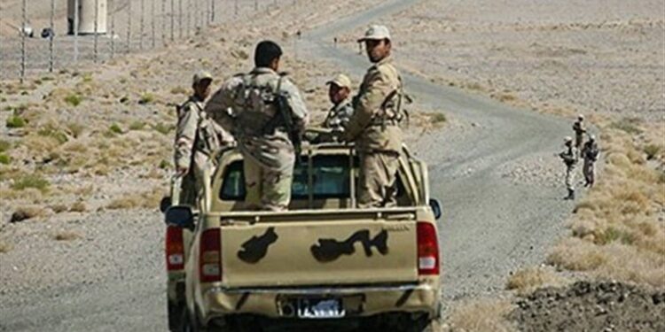 ایران کې په یوه نښته کې درې سرتېري او پنځه غله وژل شوي