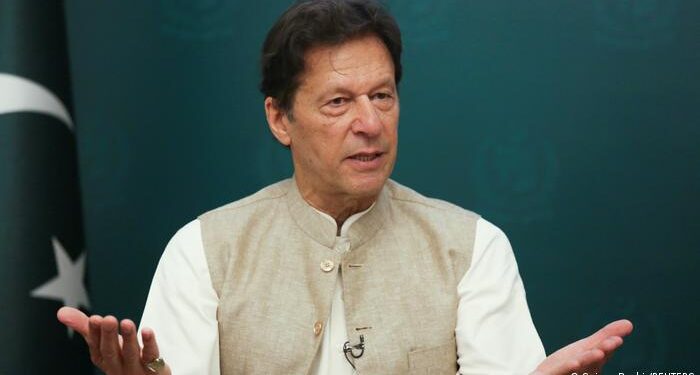 عمران خان: افغانستان ته مسلکي کاري ځواک لېږو