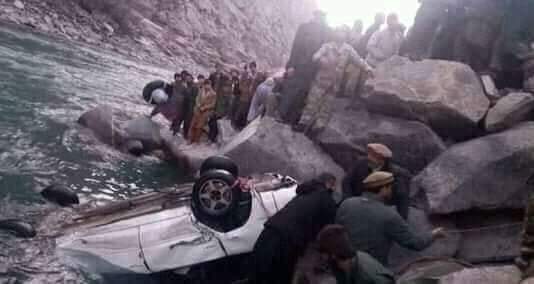 بدخشان کې د موټر چپه کېدو پېښه کې څلور کسان مړه شوي