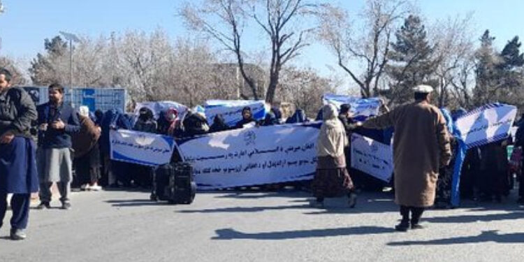 افغان میرمنې: امریکا دې د افغانستان مالي شتمني ازاده کړي