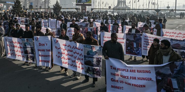 انټرسېپټ: اقتصادي بندیزونه به تر جګړې ډېر افغانان زیانمن کړي