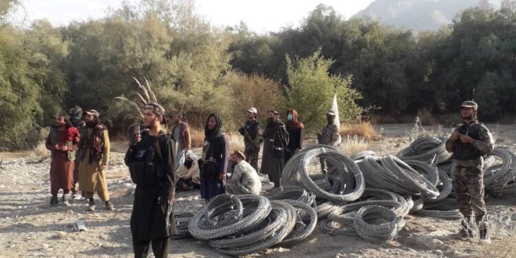 اکسپریس ټربیون: طالبان د باور وړ نه دي ډیورنډ په رسمیت نه پېژني