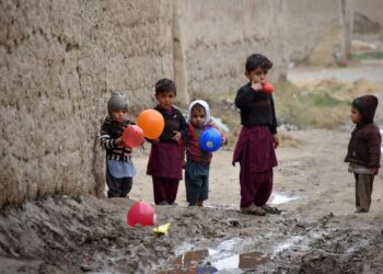 د قطر او کوېټ سرې میاشتې افغانانو سره مرستې کوي