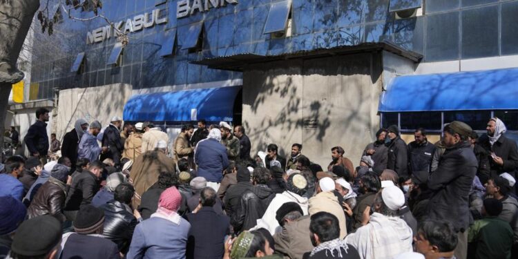 اېپي: د طالبانو واکمنۍ کې افغانستان امن خو تر پخوا غریب شوی