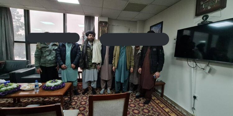 دفاع وزارت: پنځه افغان پيلوټان بېرته هېواد ته راستانه شوي