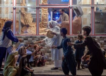 ګارډین: د بایډن سیاست طالبان نه عام افغانان زیانمن کړي دي