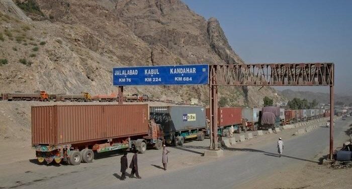 پاکستاني سوداګر: له افغانستان پر وارداتو باید مالیه کمه کړل شي