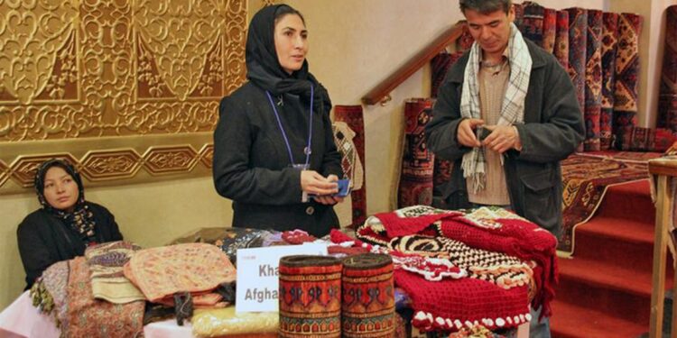 د امریکا بندیزونه؛ افغانستان کې واړه کاروبارونه سخت ځپل شوي