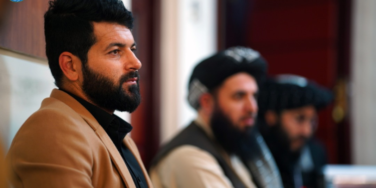 حقاني: د کرکټ لوبغاړي د ټول ملت استازي او د سولې سفیران دي
