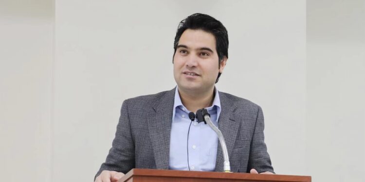 د افغانستان د اقتصادي چارو شنونکی: افغانستان ضرورت لري، چې د يو کمربند او يوې لارې پروژې يوه برخه شي