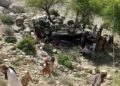 نورستان کې ترافیکې پېښه؛ ۱۷ کسانو ته مرګ ژوبله اوښتې