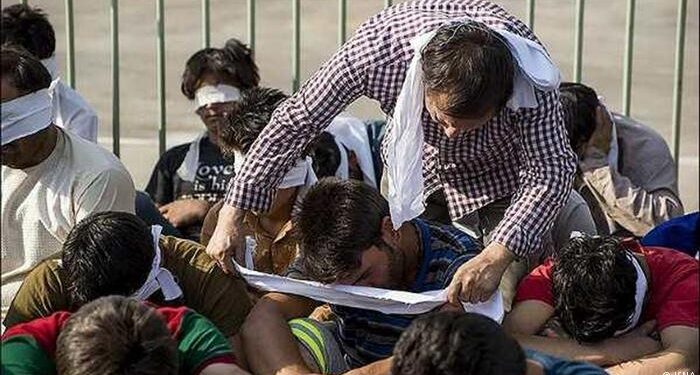 ایران کې افغانانو سره ناوړه چلند توند غبرګونونه را پارولي