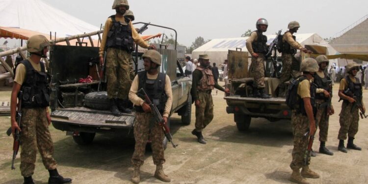 په دوو جلا بریدونو کې ۸ پاکستاني پولیس وژل شوي دي