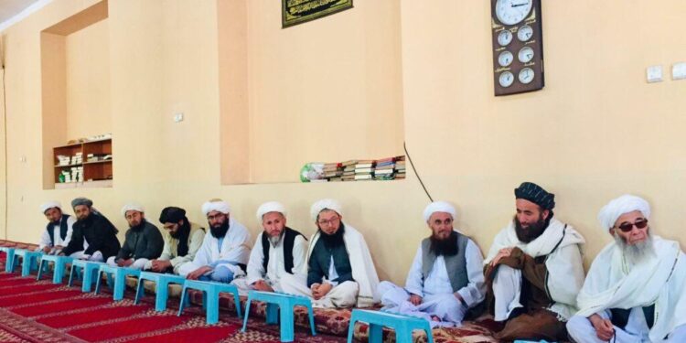 بلخ کې دیني عالمانو د نجونو د ښوونځیو پر پرانیستو ټینګار کړی
