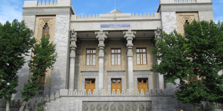 ایران په افغانستان کې خپل کونسلي فعالیتونه ځنډولي