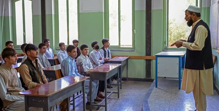 یونیسف ۹۴ سلنه افغان ښوونکو ته معاشونه ورکوي