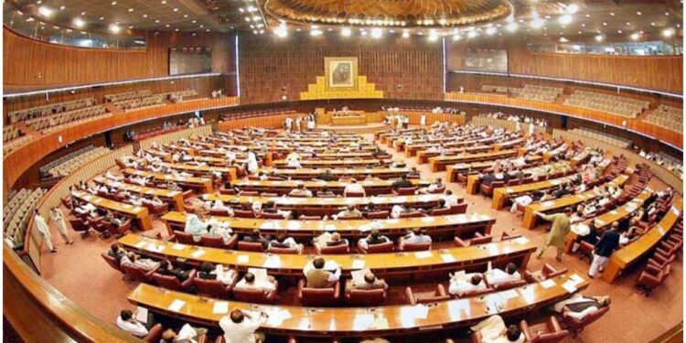 د پاکستان پارلمان کې د تحریک انصاف ګوند استازو استعفا کړې