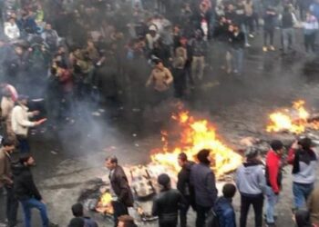 ایران؛ په ډېری ښارونو کې لاریون په تاوتریخوالي اوښتی