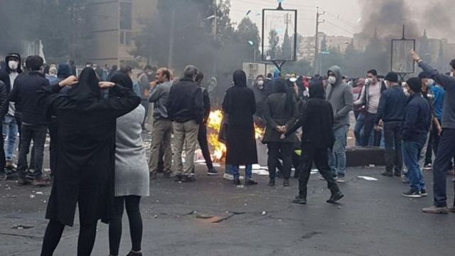 ایران کې لا هم د ګرانۍ ضد لاریونونه روان دي