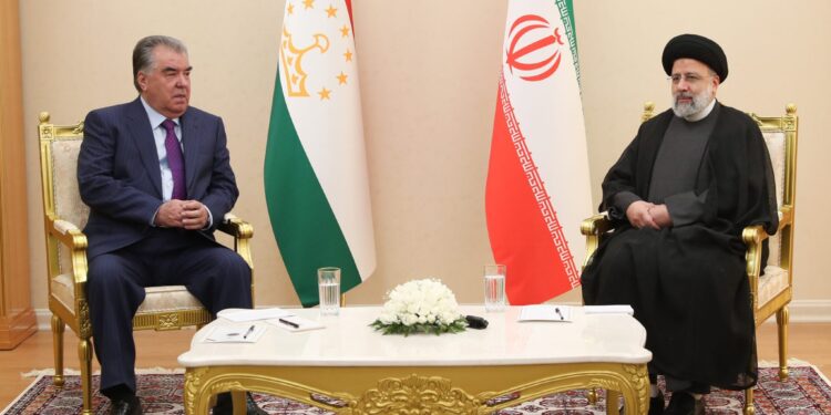 ایران او تاجکستان د افغانستان پر وضعیت خبرې کړې دي
