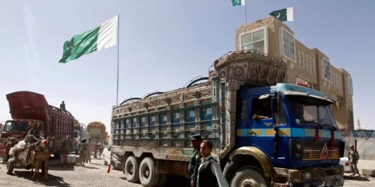 د پکتیکا سوداګر: حکومت دې انګور اډې بندر کې پراته خنډونه لرې کړي