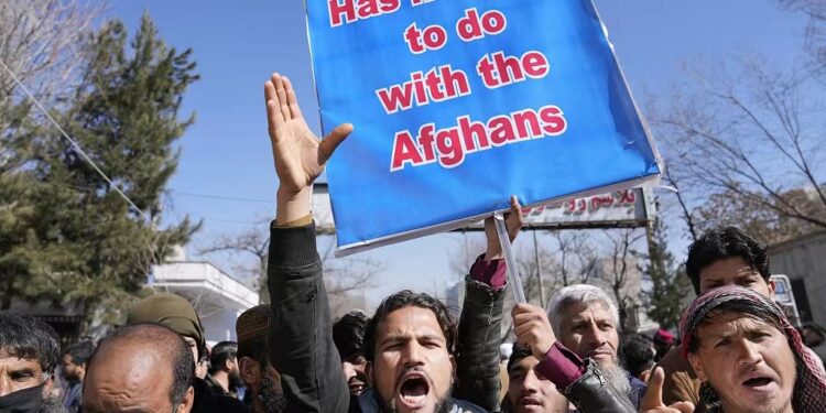 امریکا دې د افغانستان د کنګل شويو شتمنيو په هکله خپله پرېکړه بيا تر غور لاندې ونيسي