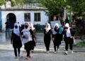 پوهنې وزارت: د نجونو د ښوونځیو د پرانیستلو لپاره ناستې دوام لري