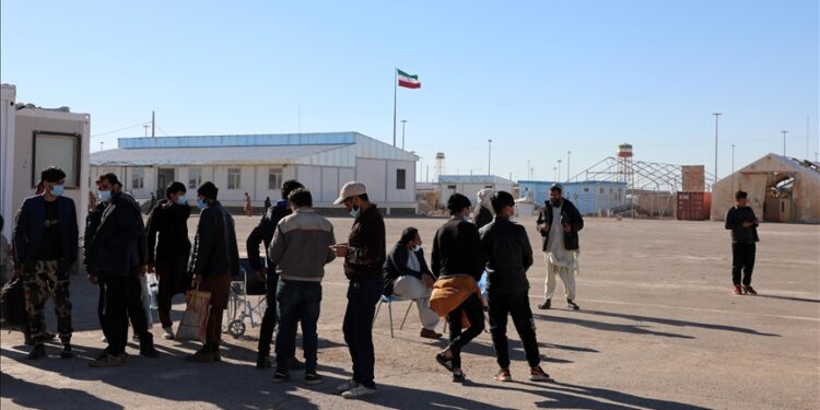 ا.ا: ایران کې له افغان کډوالو سره وضعیت نورمال شوی دی