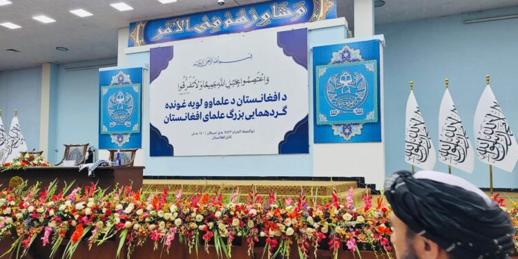 ملا حسن اخند: د نظام ملاتړ د علماوو او قومي مشرانو مسووليت دی