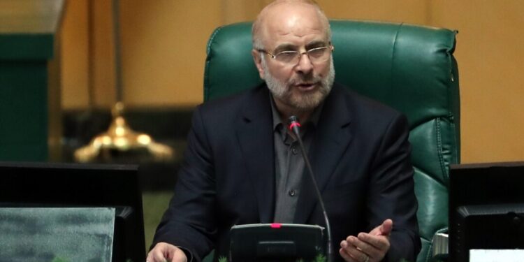 د ایران پارلمان افغانستان کې د ټولګډونه حکومت جوړېدو غوښتنه کړې