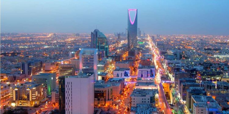 سعودي کې افغان کارګرو ته د پاسپورټونو د ويش دويم پړاو پيليږي