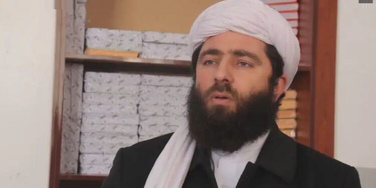 انصاري: څوک چې د نظام پر ضد درېږي باید سر یې غوڅ شي