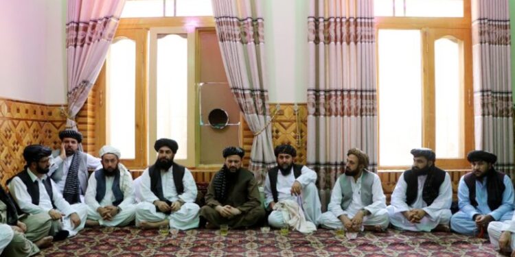 د ا.ا لوی مشر: سوداګر دې د اقتصادي خپلواکۍ برخه کې رغنده ګامونه واخلي