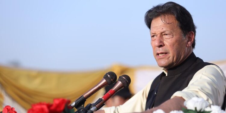 عمران خان: امریکا زما د ګوښه کېدو لپاره یو میلیون ډالر رشوت ورکړی