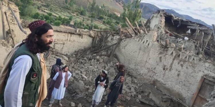 نړیوالې رسنۍ: افغانان د اوړو او غنمو پر ځای بنسټيزو مرستو ته اړتیا لري
