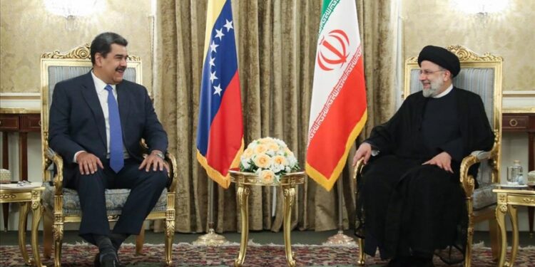 ایران او وینزویلا د اقتصادي او نظامي همکاریو ۲۰ کلن تړون لاسلیک کړی