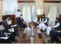 په افغانستان کې د چين سفير وانګ يو د دغه هېواد د بهرنيو چارو له سرپرست وزير اميرخان متقي سره وکتل