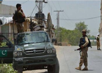 پاکستان کې برید؛ دا ځل د سړک جوړونکي په نښه شوي دي
