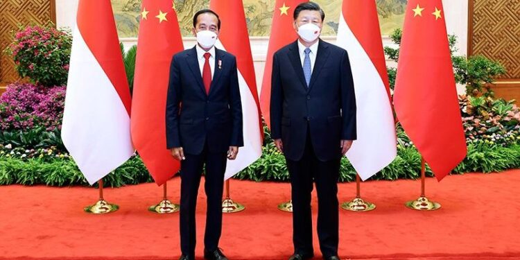 د چين دولت ریيس شي جين پينګ د اندونيزيا له ولسمشر جوکو ويدودو سره خبرې اترې وکړې