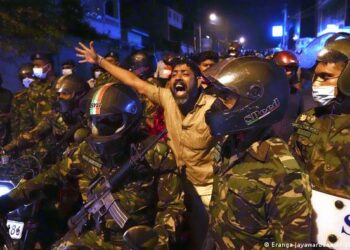 سریلانکا کې لاریونونه؛ ولسمشر د استعفا ژمنه کړې ده