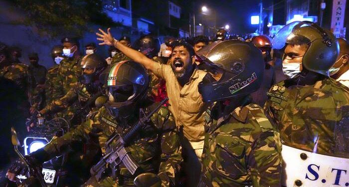 سریلانکا کې لاریونونه؛ ولسمشر د استعفا ژمنه کړې ده