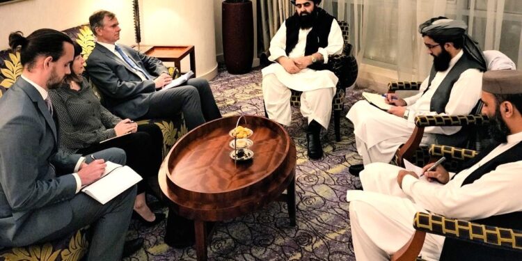 بریټانیا: افغانستان کې د سياسي اهدافو ترلاسه کولو لپاره د چا ملاتړ نه کوو