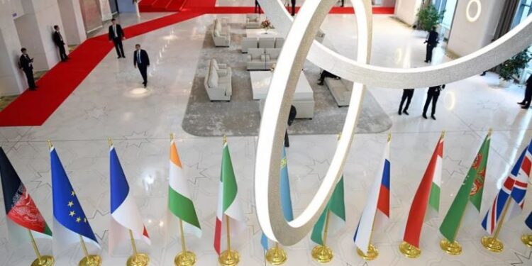 افغانستان؛ ازبکستان کې د شلو هېوادونو اقتصادي ناستې ته بلل شوی