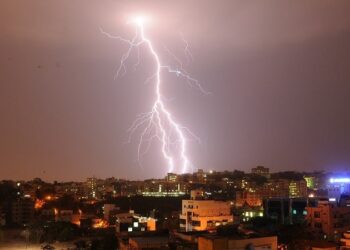 هند کې تالندې او برېښنا د۲۰ کسانو ژوند واخیست