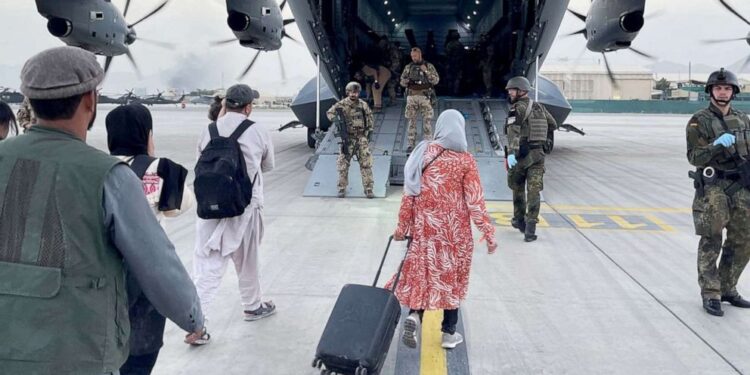 امریکا افغانانو ته د ځانګړو وېزو د ورکړو بهیر آسانه کوي