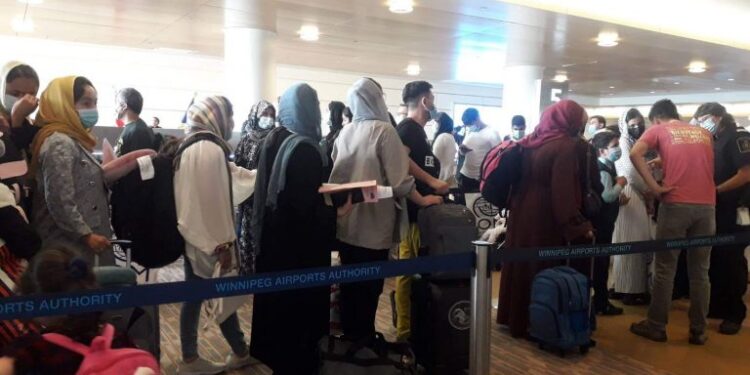 سلګونه نور افغانان له پاکستان کاناډا ته ولېږدول شول